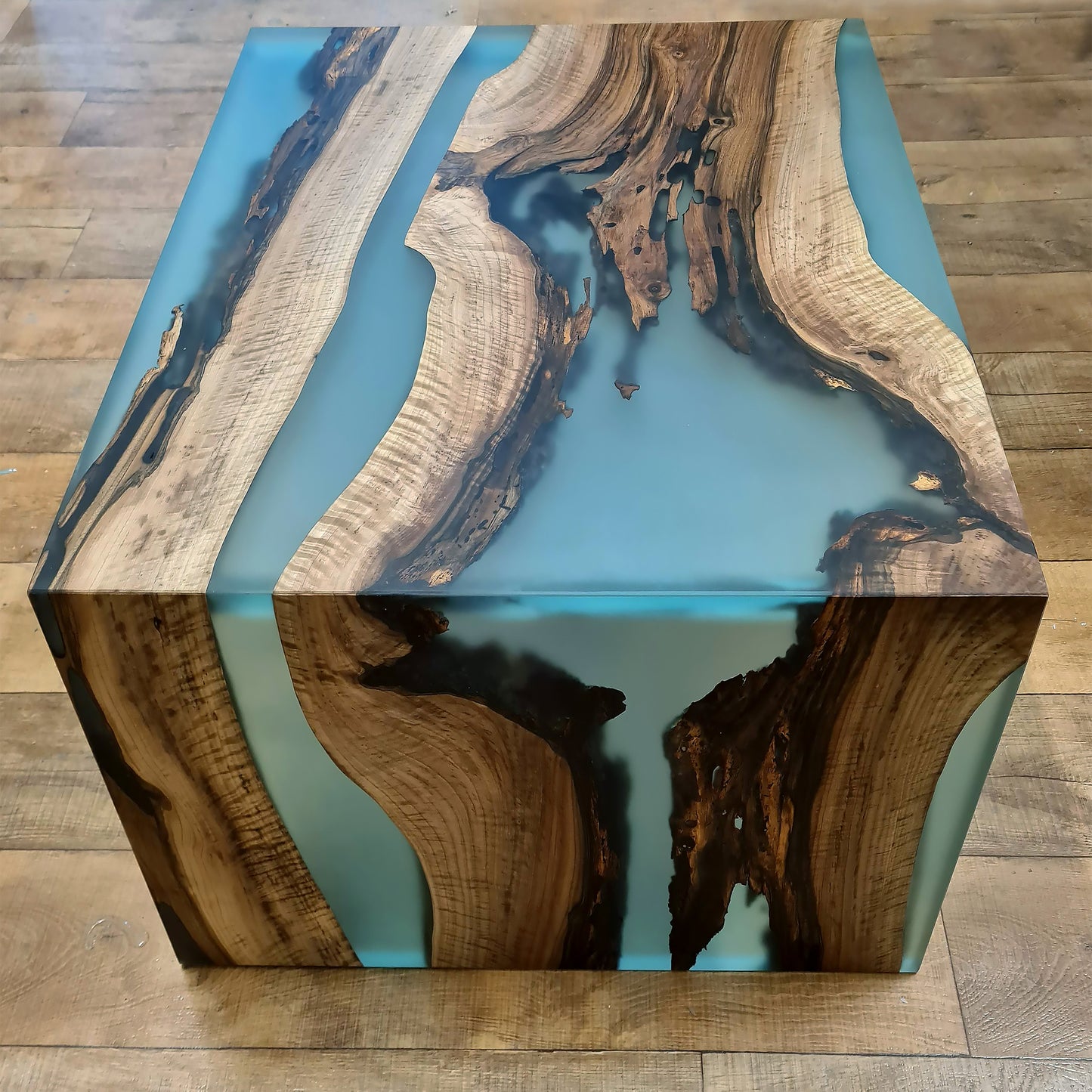 Table De Rivière Cascade En Bois De Noyer Et Résine Epoxy