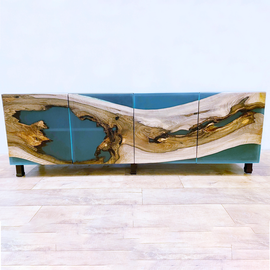 Sideboard aus Walnussholzplatte und Epoxidharz