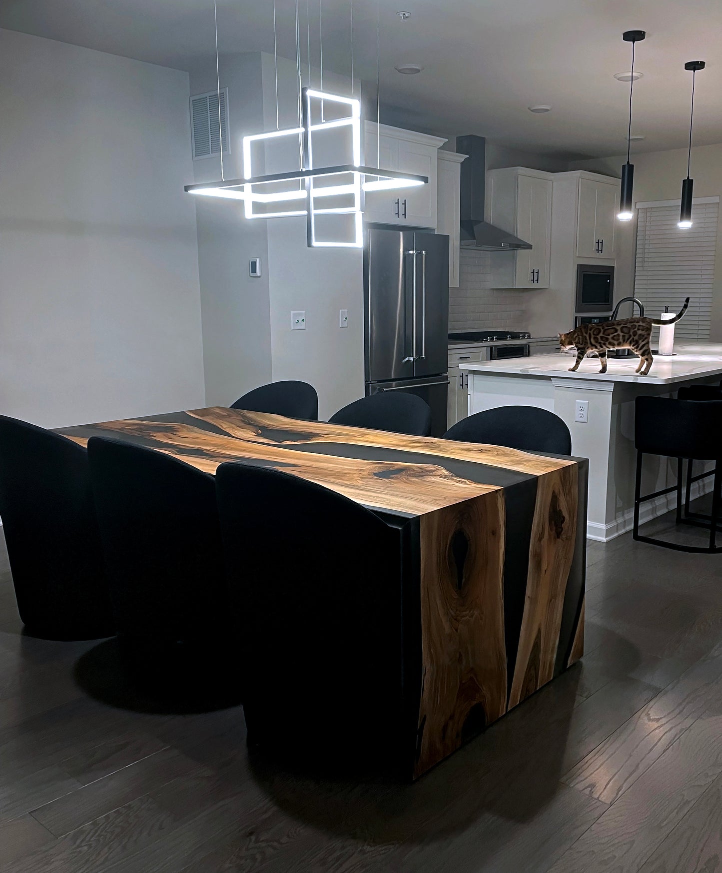 Table à manger moderne en résine époxy
