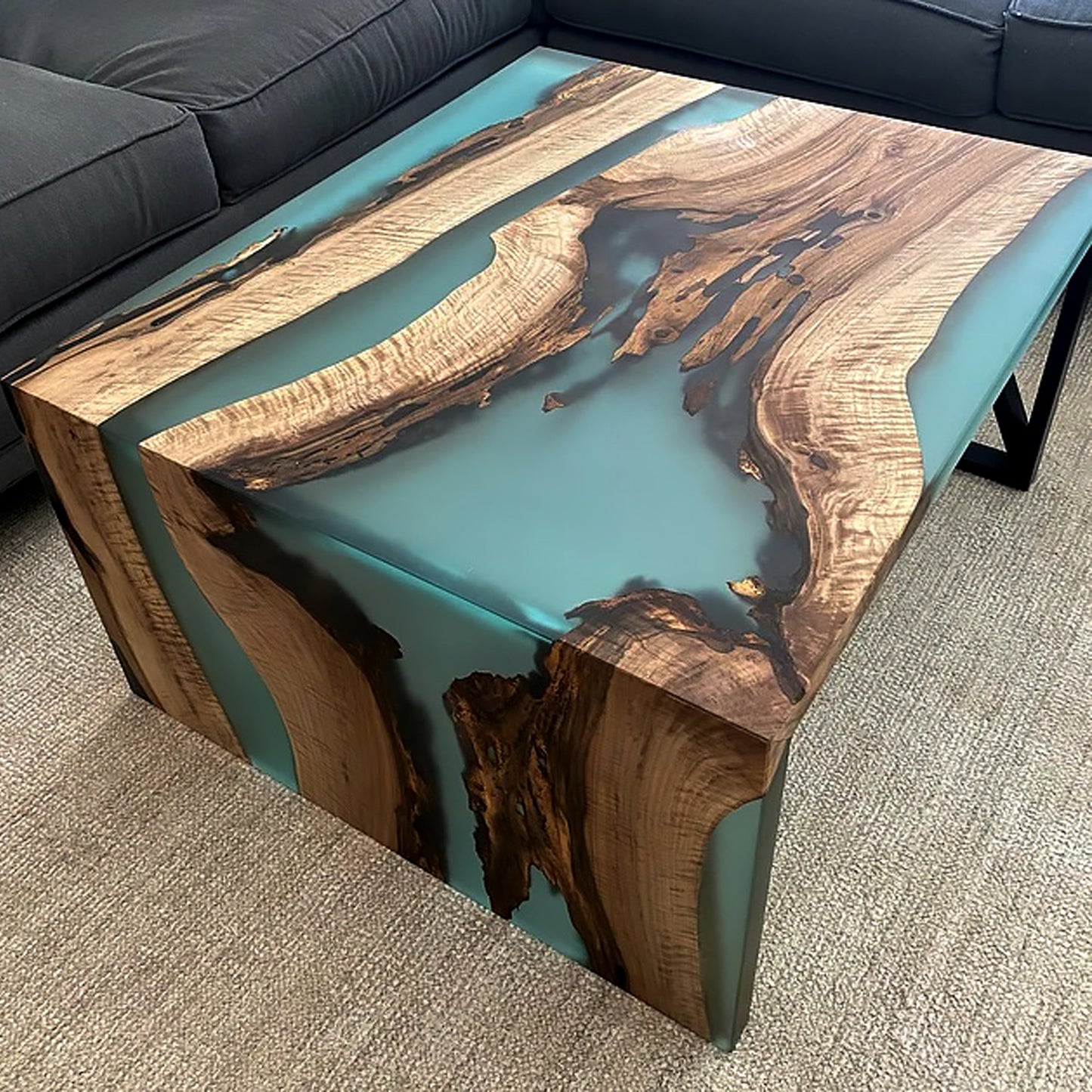 Table De Rivière Cascade En Bois De Noyer Et Résine Epoxy