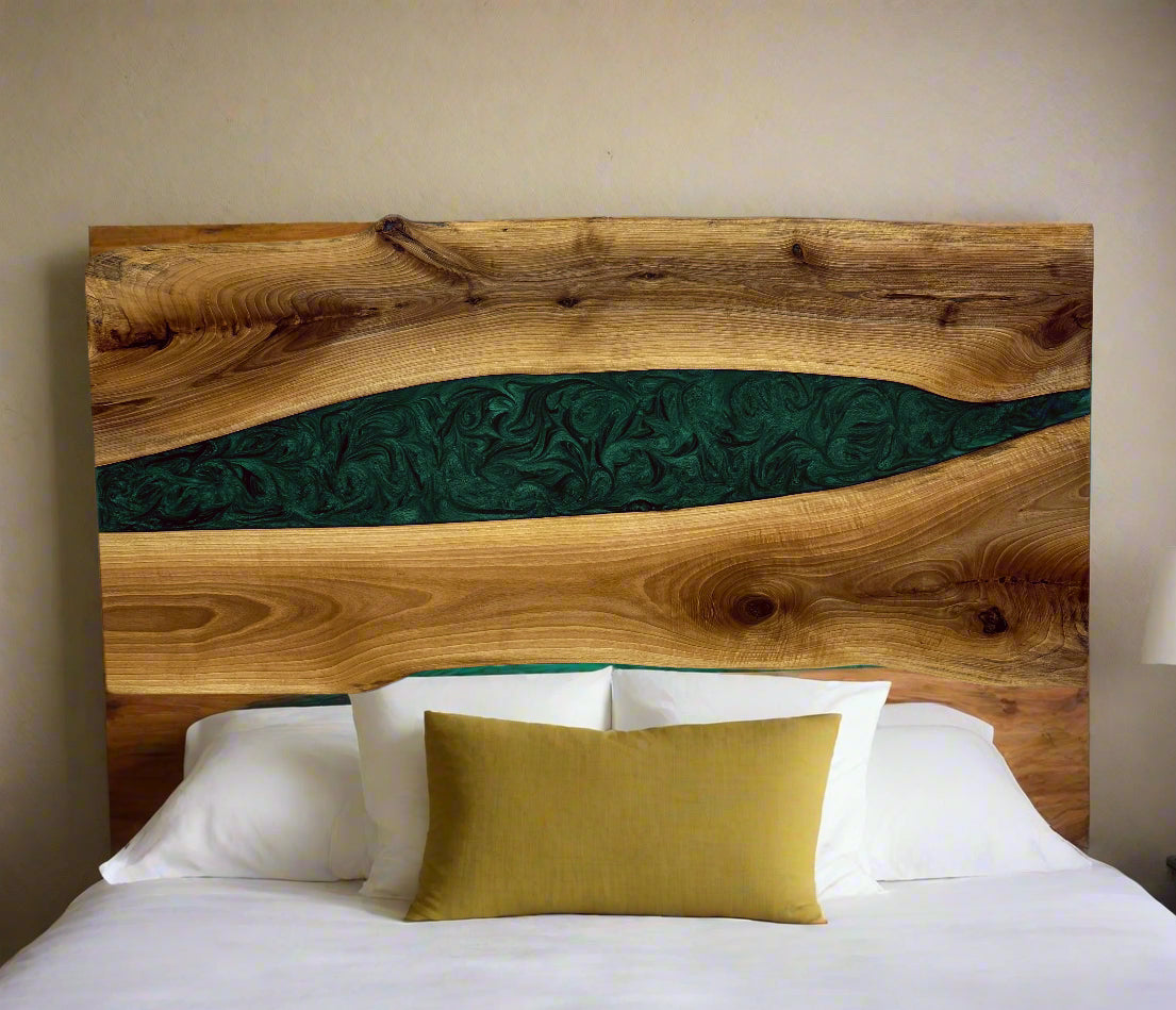 Sideboard aus Holz und Epoxidharz in Perltürkis