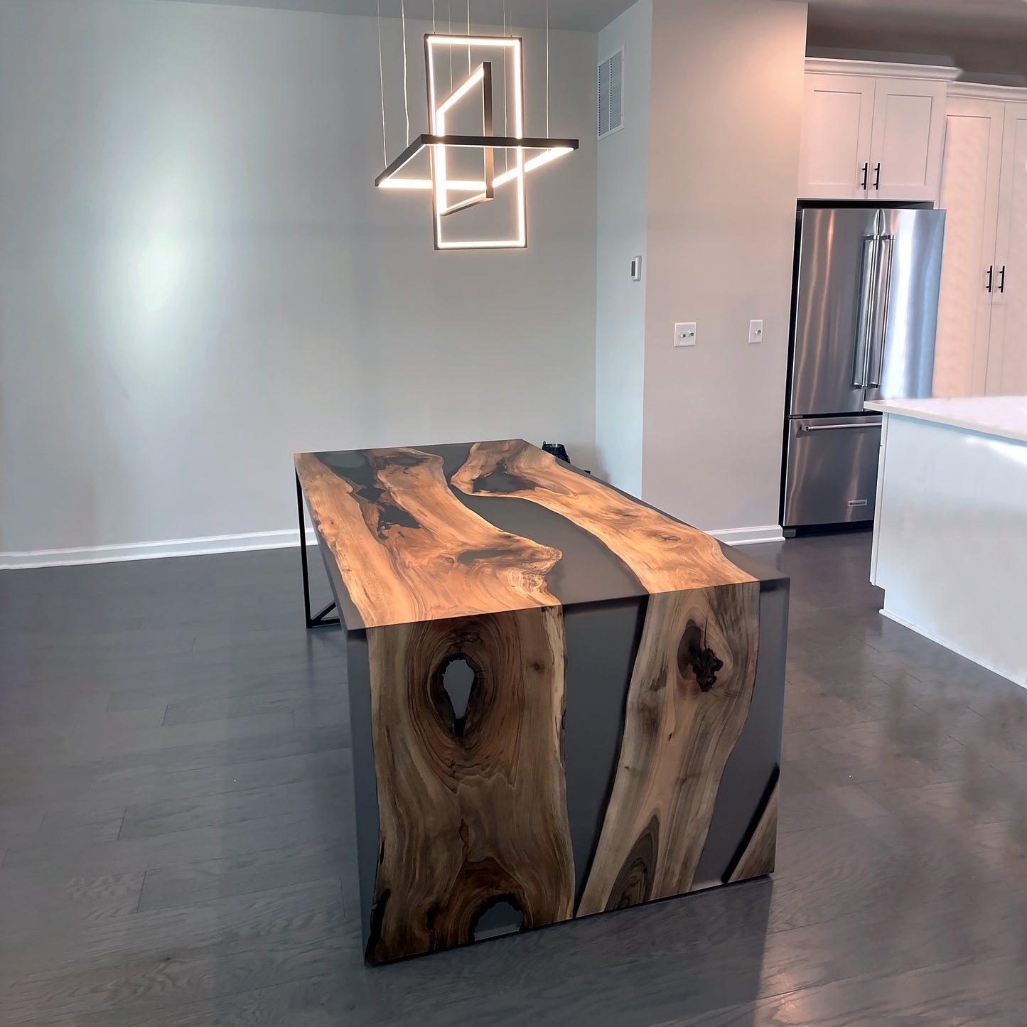 Table à manger moderne en résine époxy