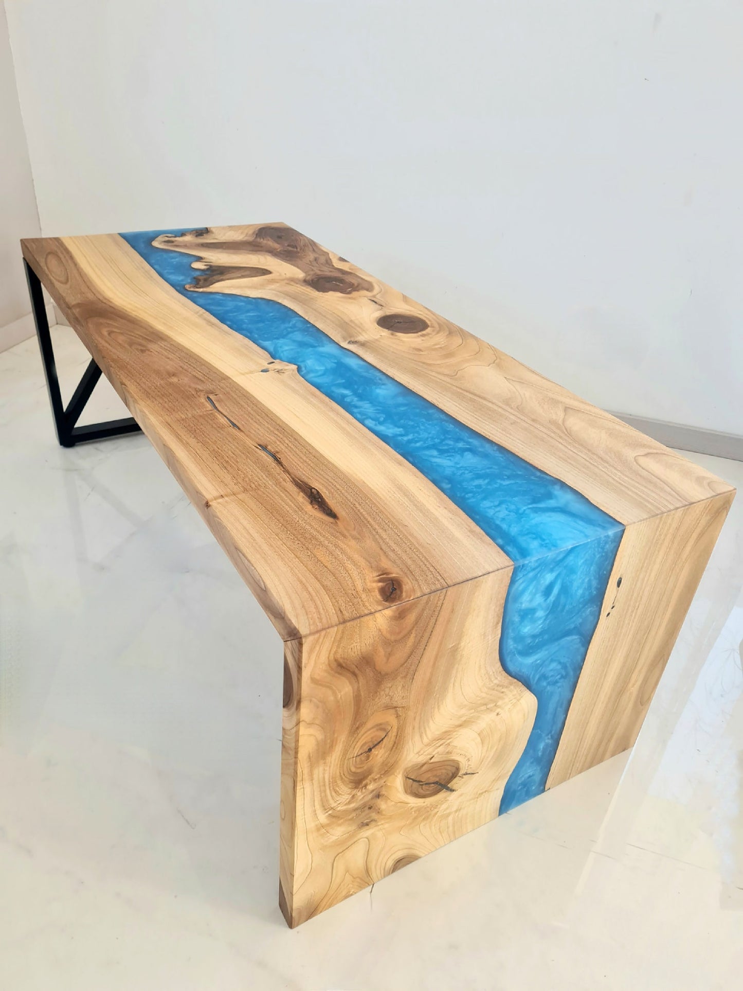 Table d'appoint en résine époxy verte