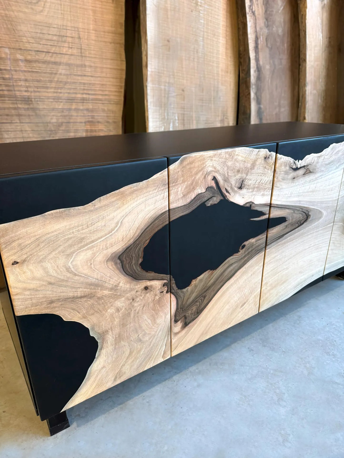 Buffet en bois et époxy bicolore