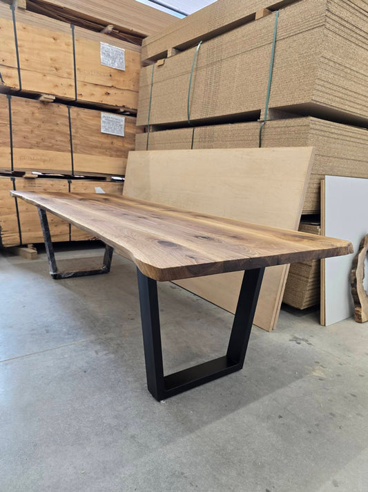 Table de conférence ovale en bois et résine époxy transparente