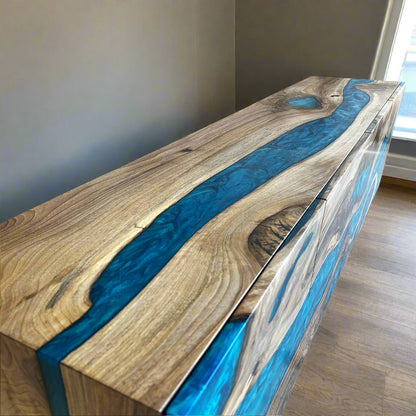 Credenza bicolore in legno e resina epossidica