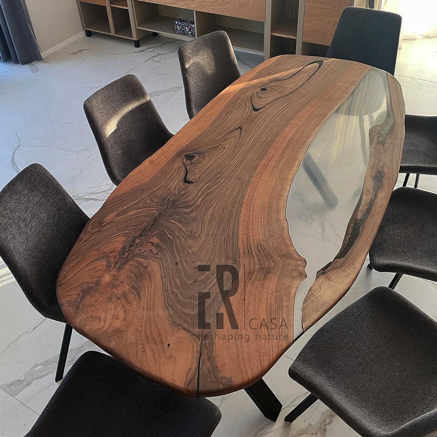 Tavolo da conferenza ovale in legno e resina epossidica trasparente