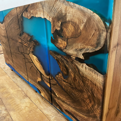 Buffet en bois et époxy bicolore