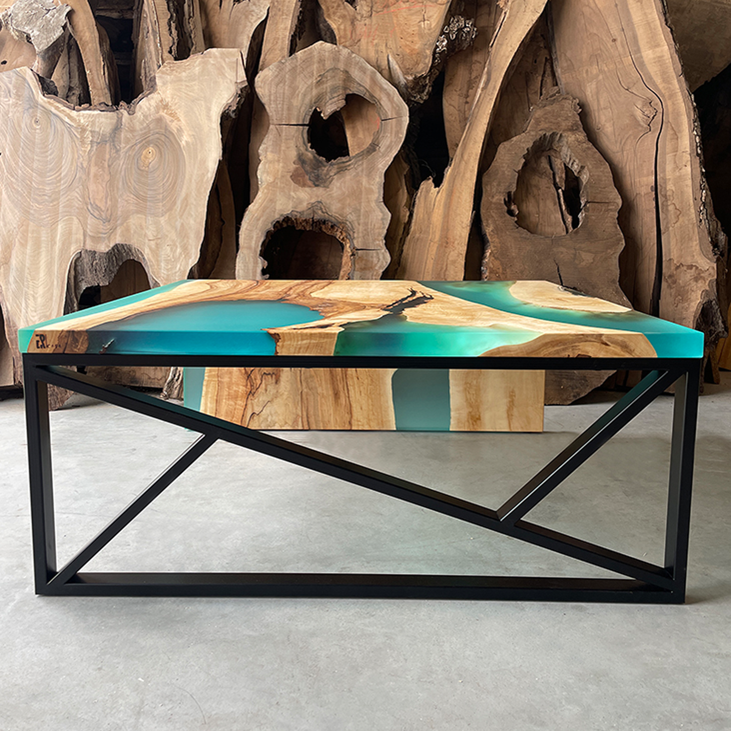 Table Rivière Cascade En Bois De Châtaignier Et Résine Epoxy