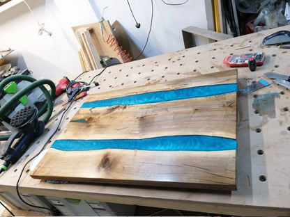 Table d'appoint en résine époxy verte