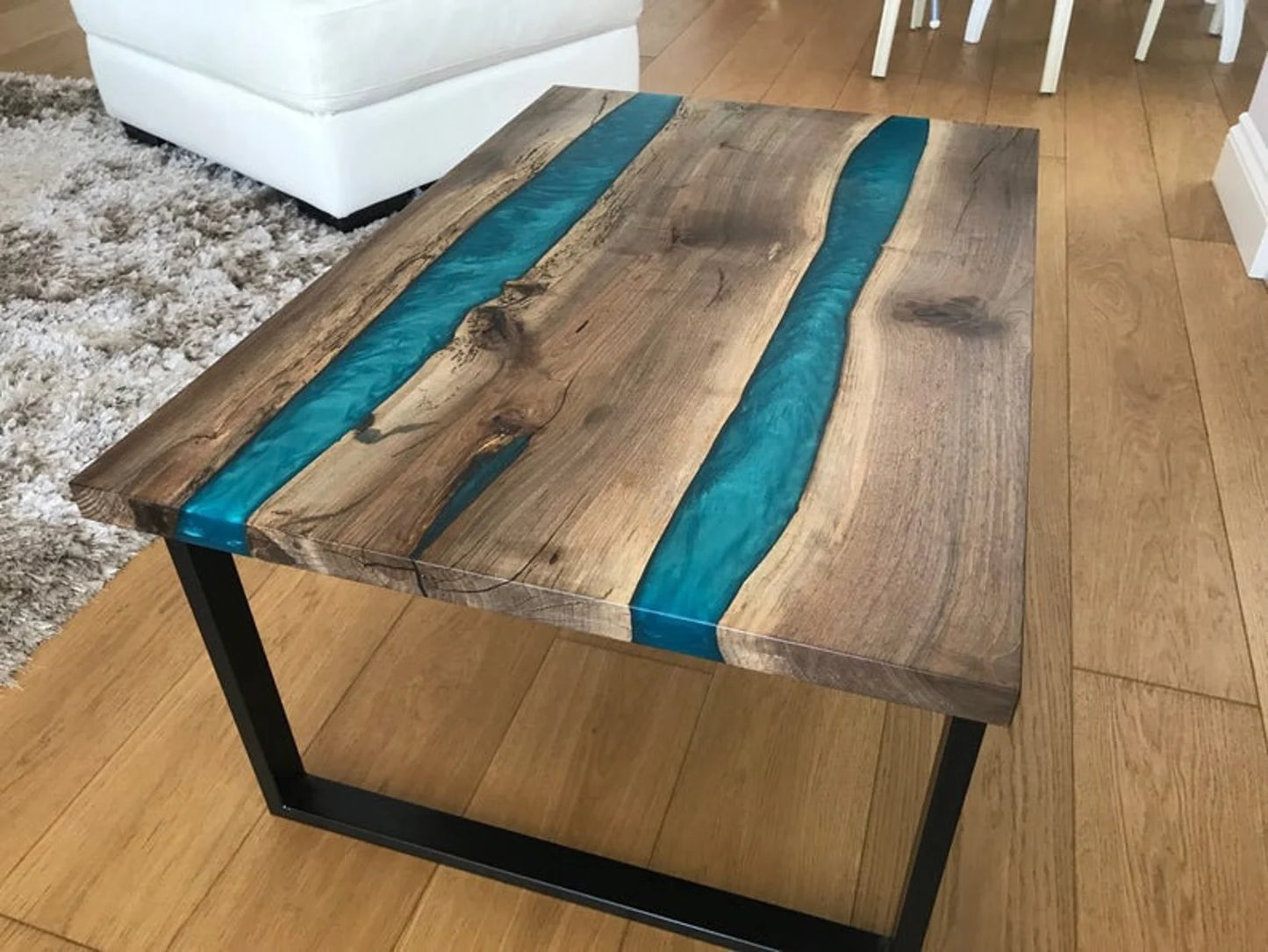 Table d'appoint en résine époxy verte