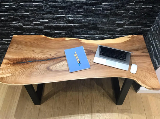 Bureau en dalles à bords bruts en bois massif