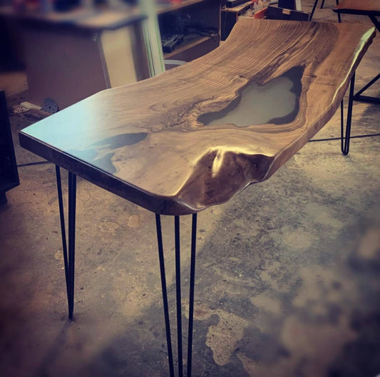 Bureau en dalles à bords bruts en bois massif