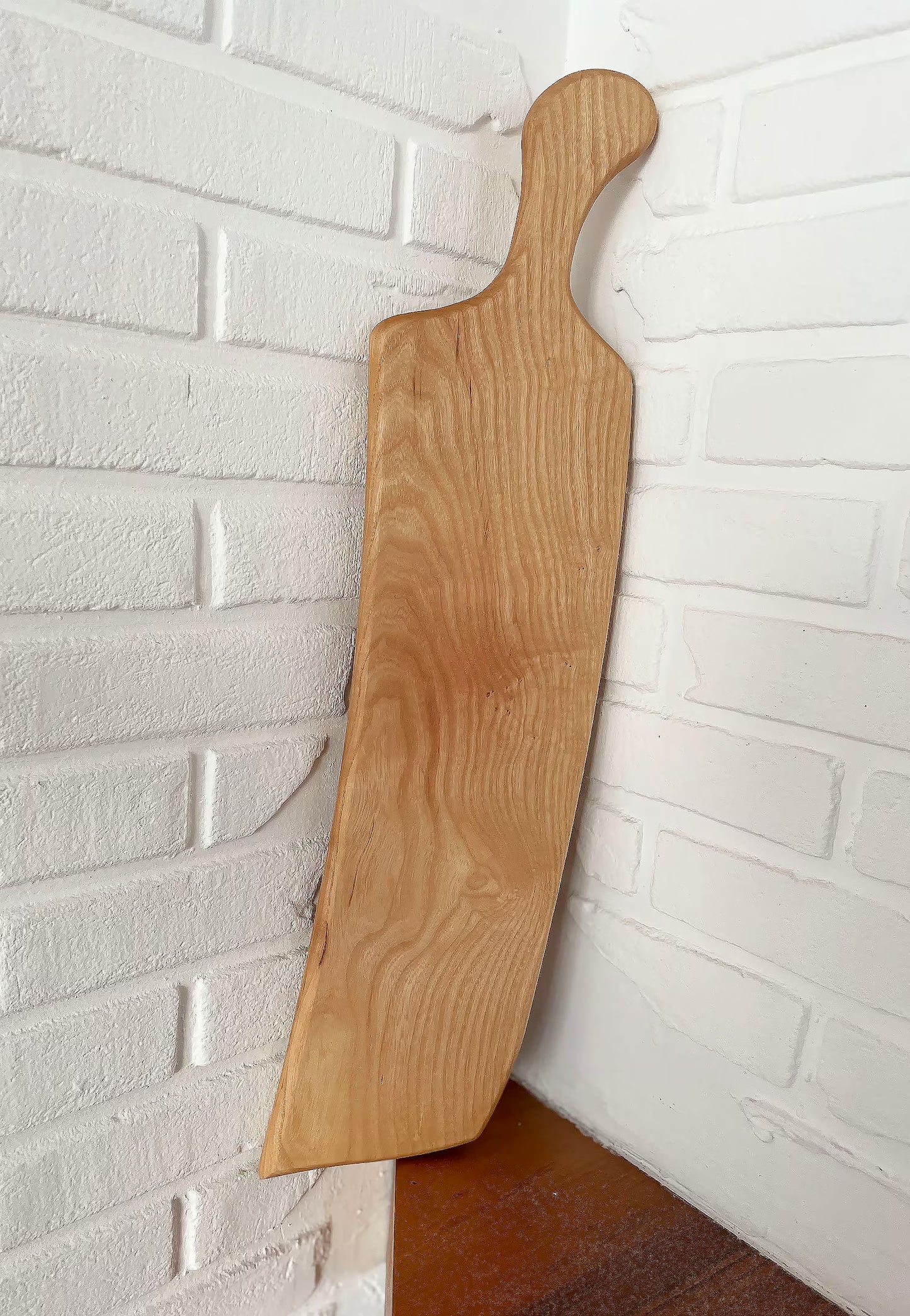 Dalle en bois de noyer et buffet époxy