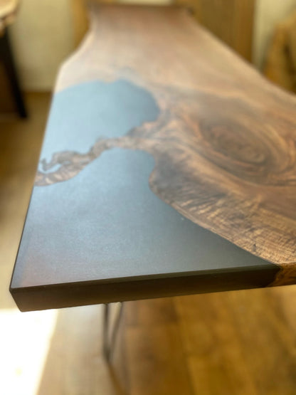 Bureau en dalles à bords bruts en bois massif