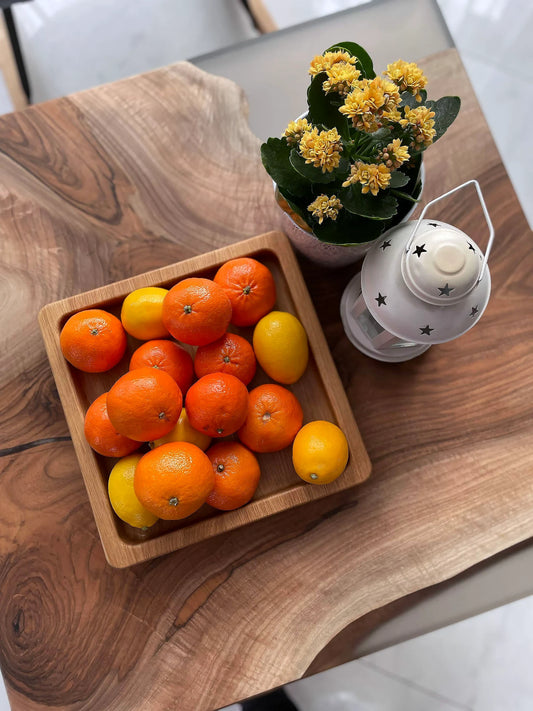 Sideboard aus Walnussholzplatte und Epoxidharz