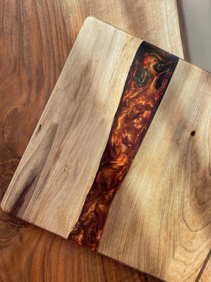 Dalle en bois de noyer et buffet époxy