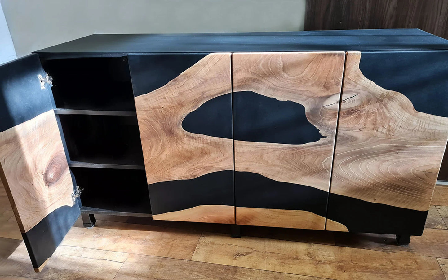 Buffet en bois et époxy bicolore