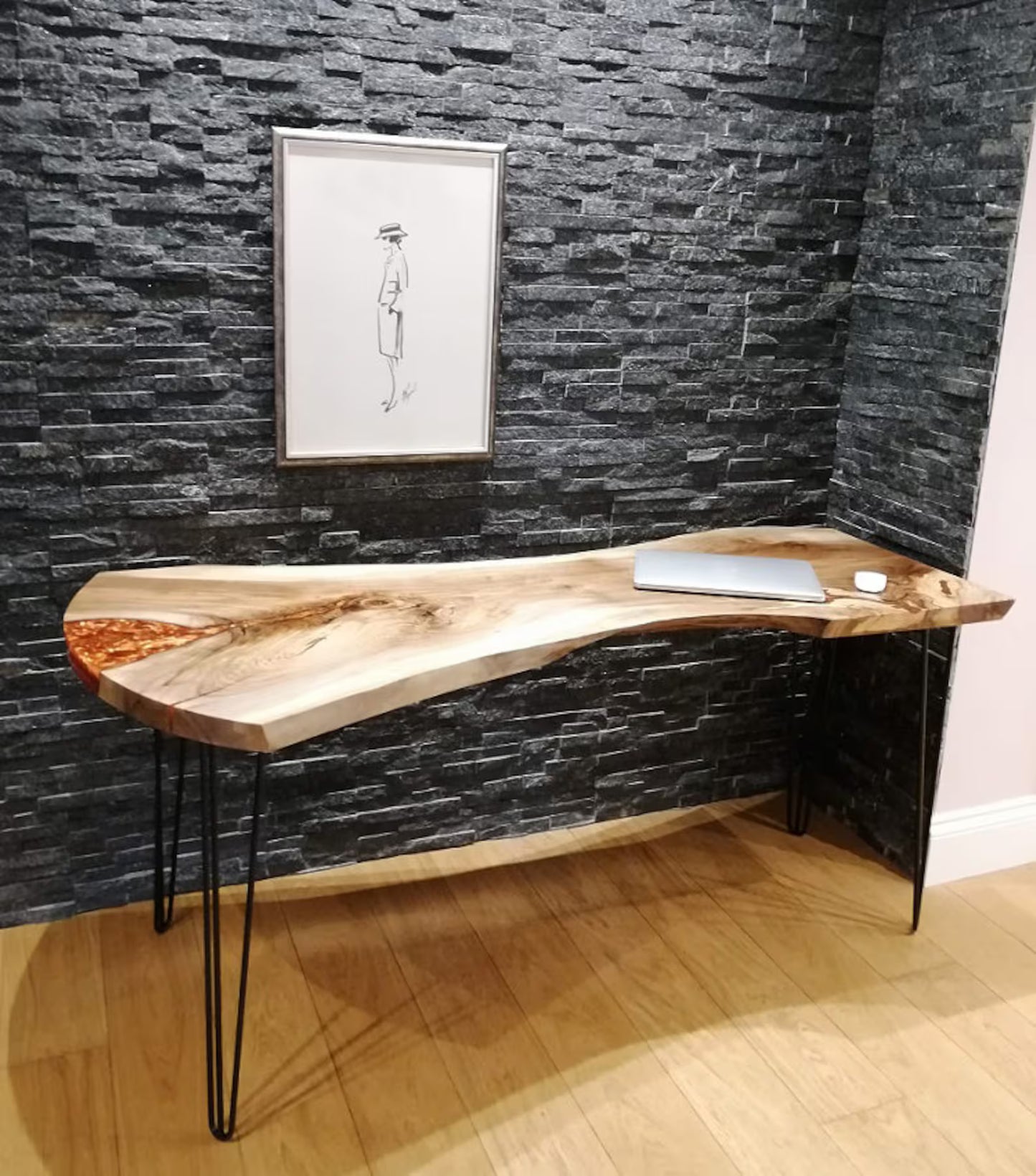 Bureau en dalles à bords bruts en bois massif