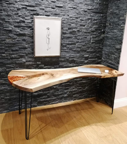 Bureau en dalles à bords bruts en bois massif