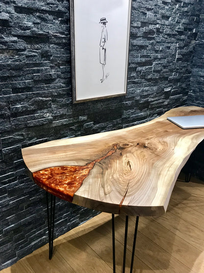 Bureau en dalles à bords bruts en bois massif