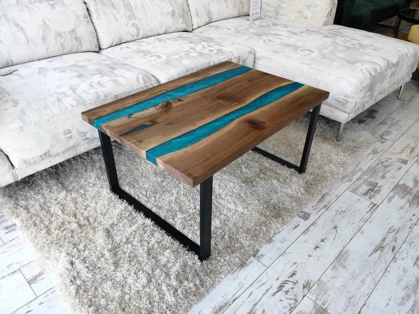 Table d'appoint en résine époxy verte