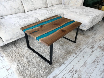 Table d'appoint en résine époxy verte
