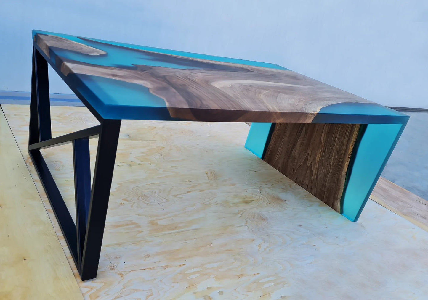 Table d'appoint en résine époxy verte