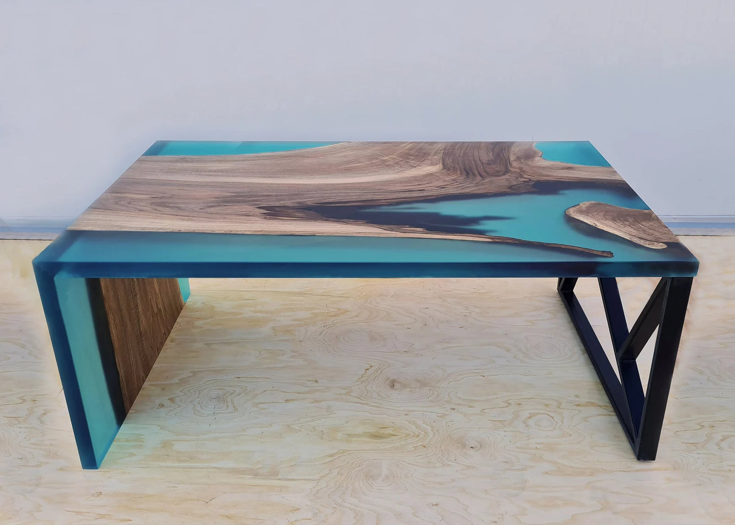 Table d'appoint en résine époxy verte