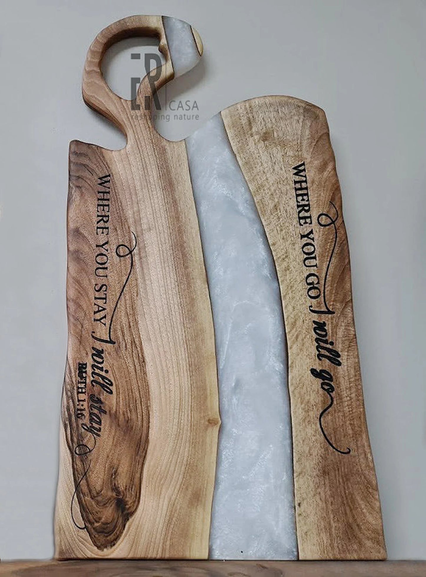 Dalle en bois de noyer et buffet époxy