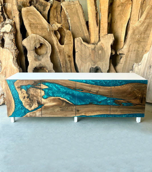 Sideboard aus Holz und Epoxidharz in Perltürkis
