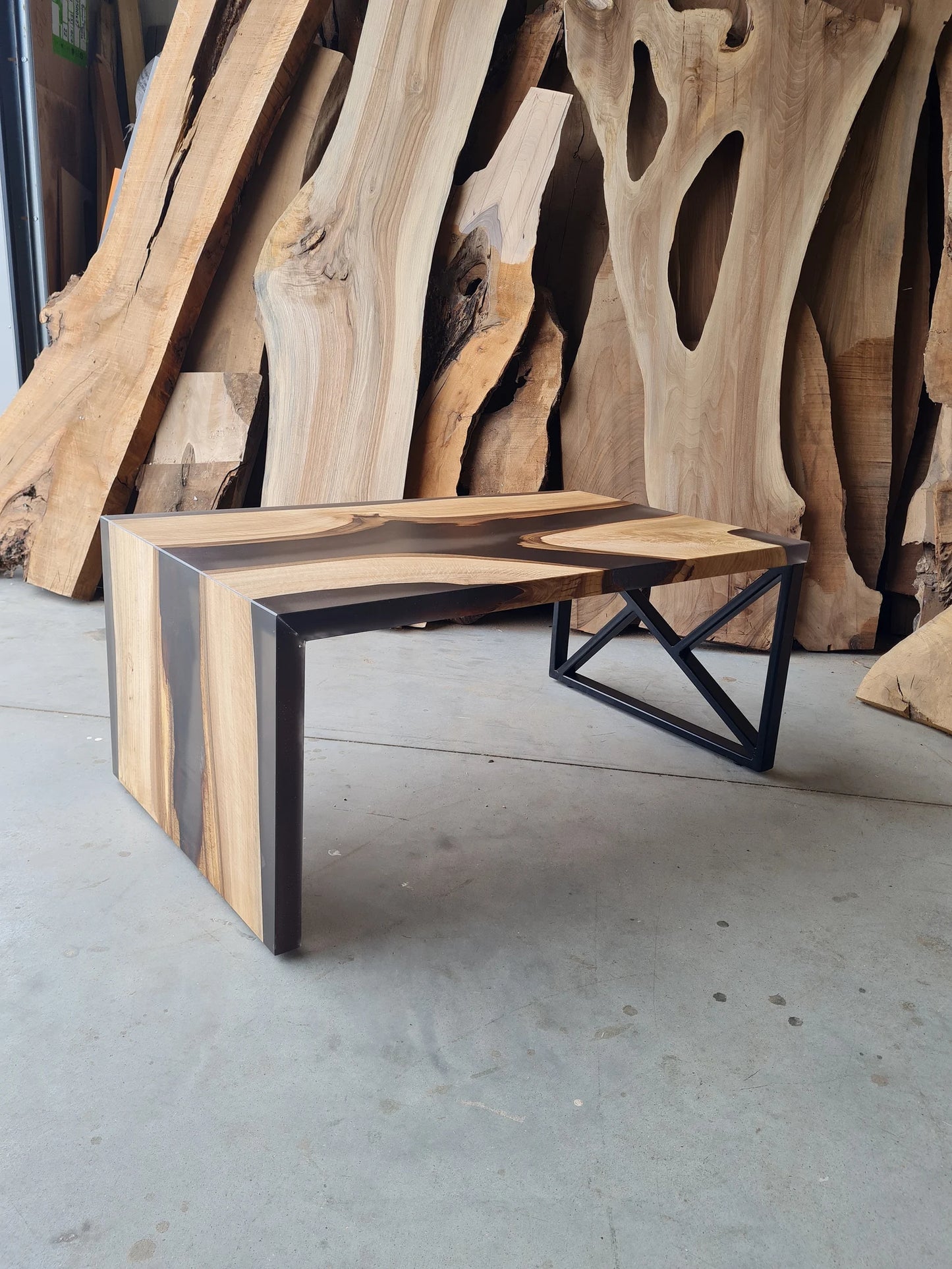 Table d'appoint en résine époxy verte