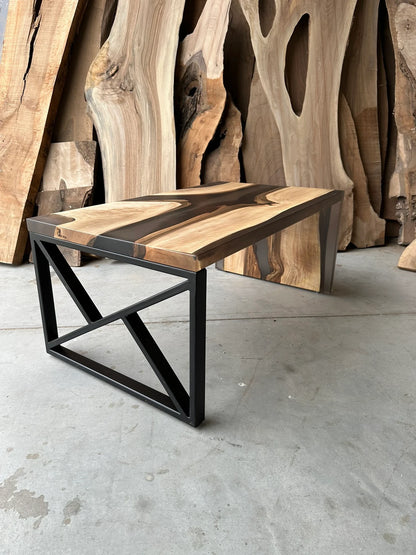 Table d'appoint en résine époxy verte