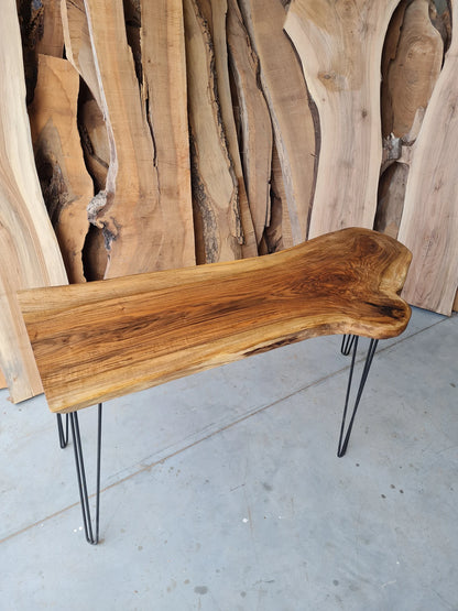 Bureau en dalles à bords bruts en bois massif