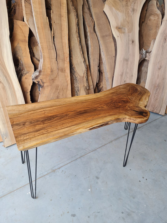 Bureau en dalles à bords bruts en bois massif