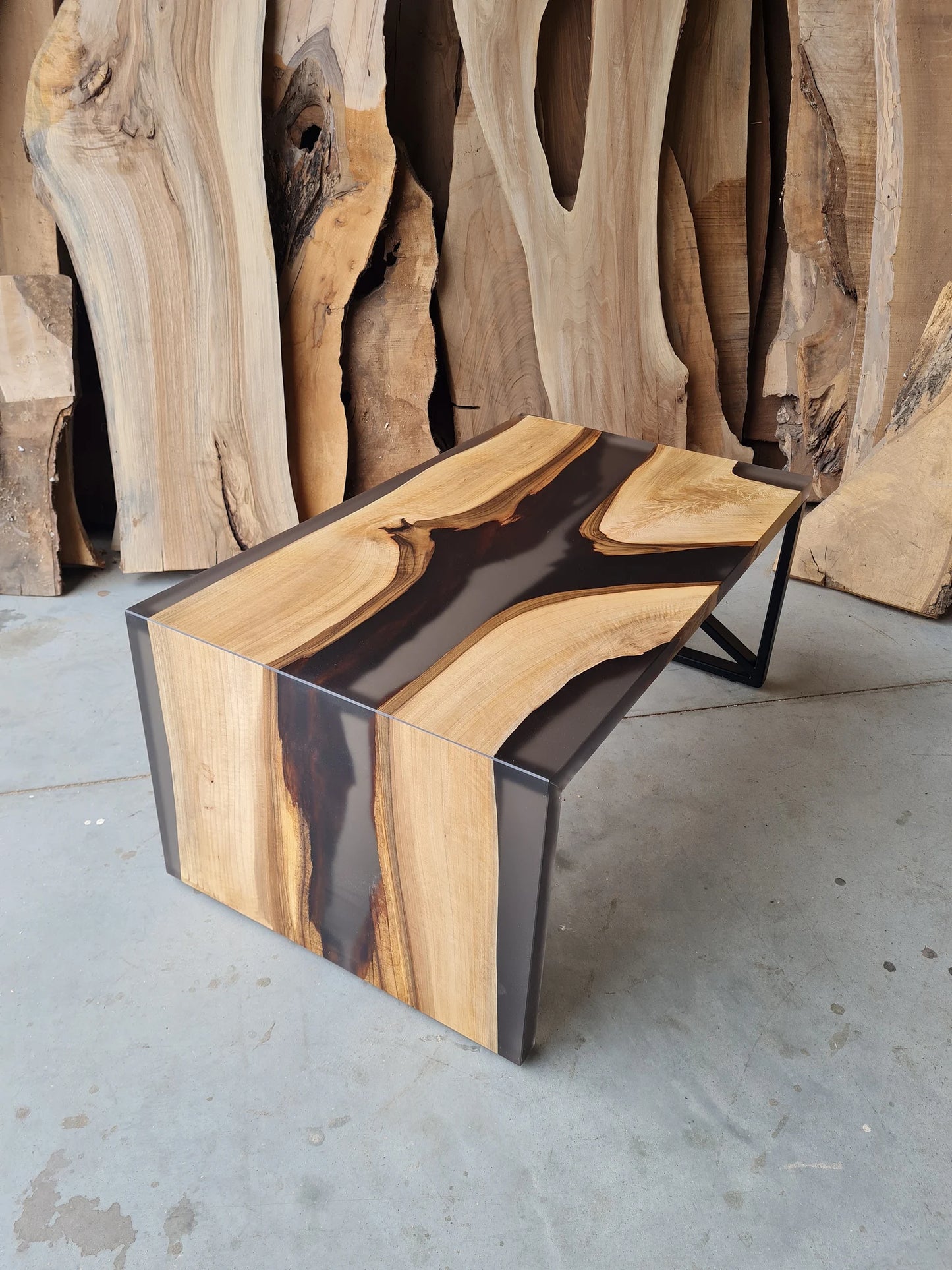 Table d'appoint en résine époxy verte