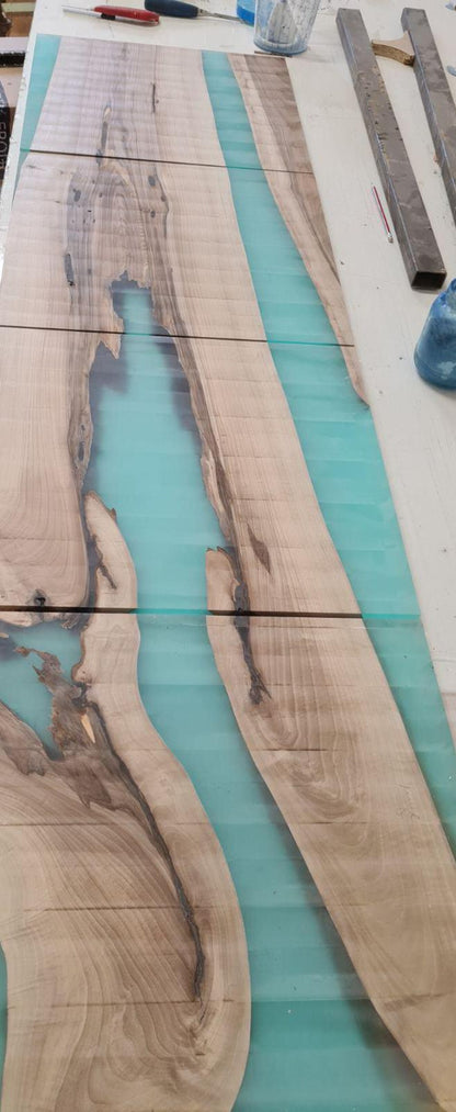 Buffet en bois et époxy bicolore