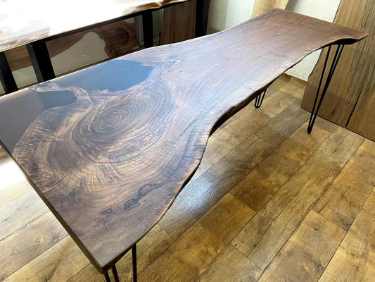 Bureau en dalles à bords bruts en bois massif