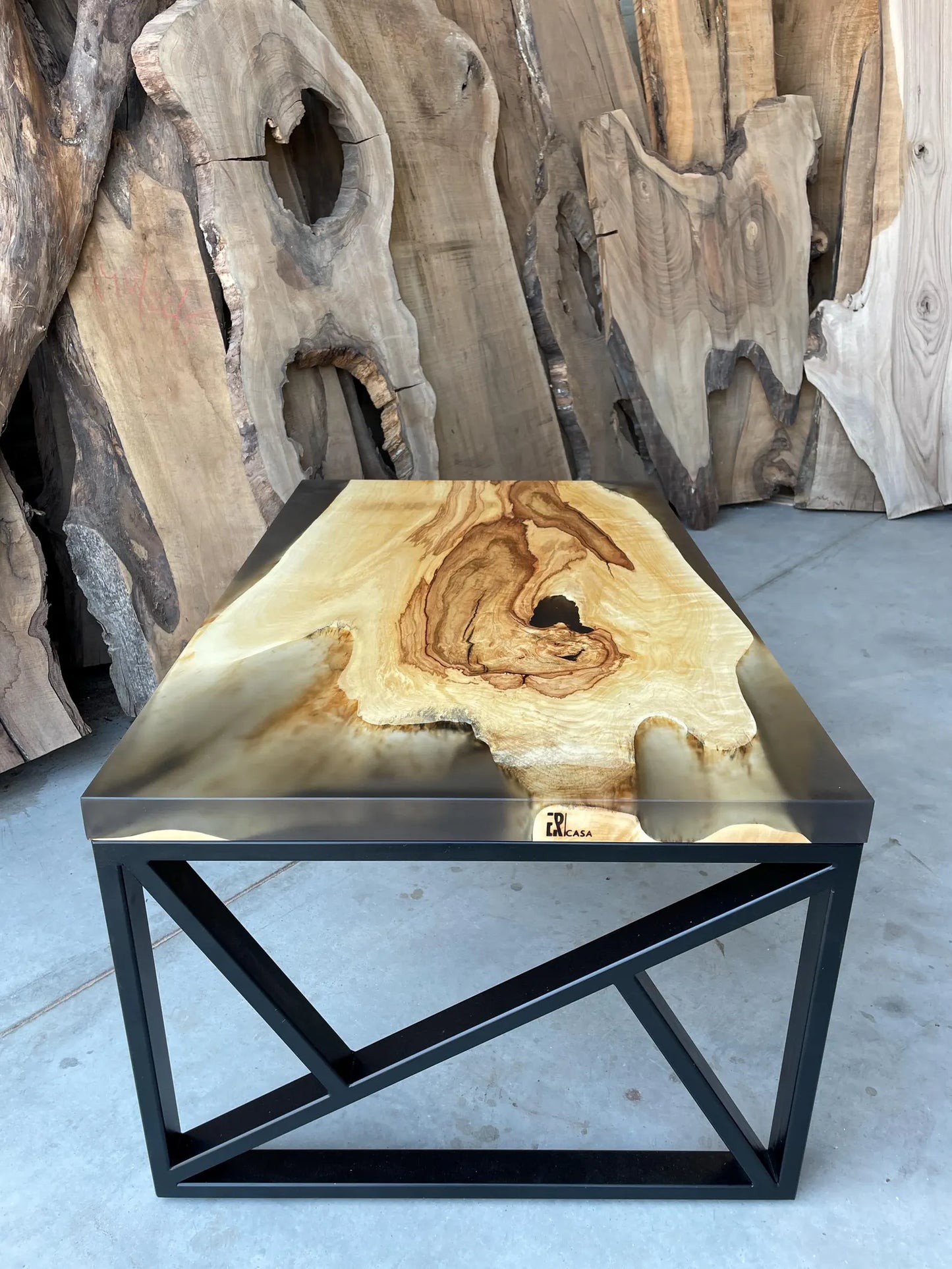 Table d'appoint en résine époxy verte