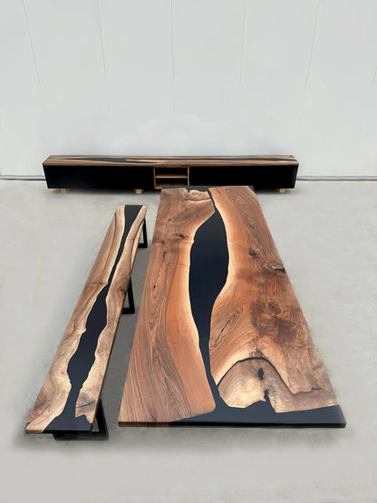 Table en bois de noyer et époxy noir transparent