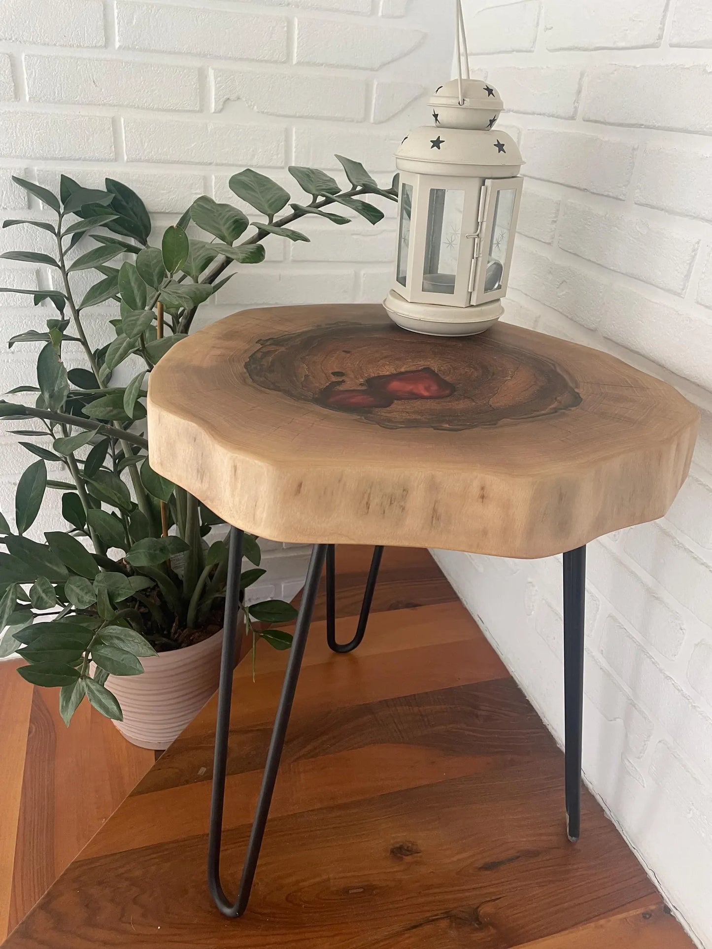 Table d'appoint en résine époxy verte