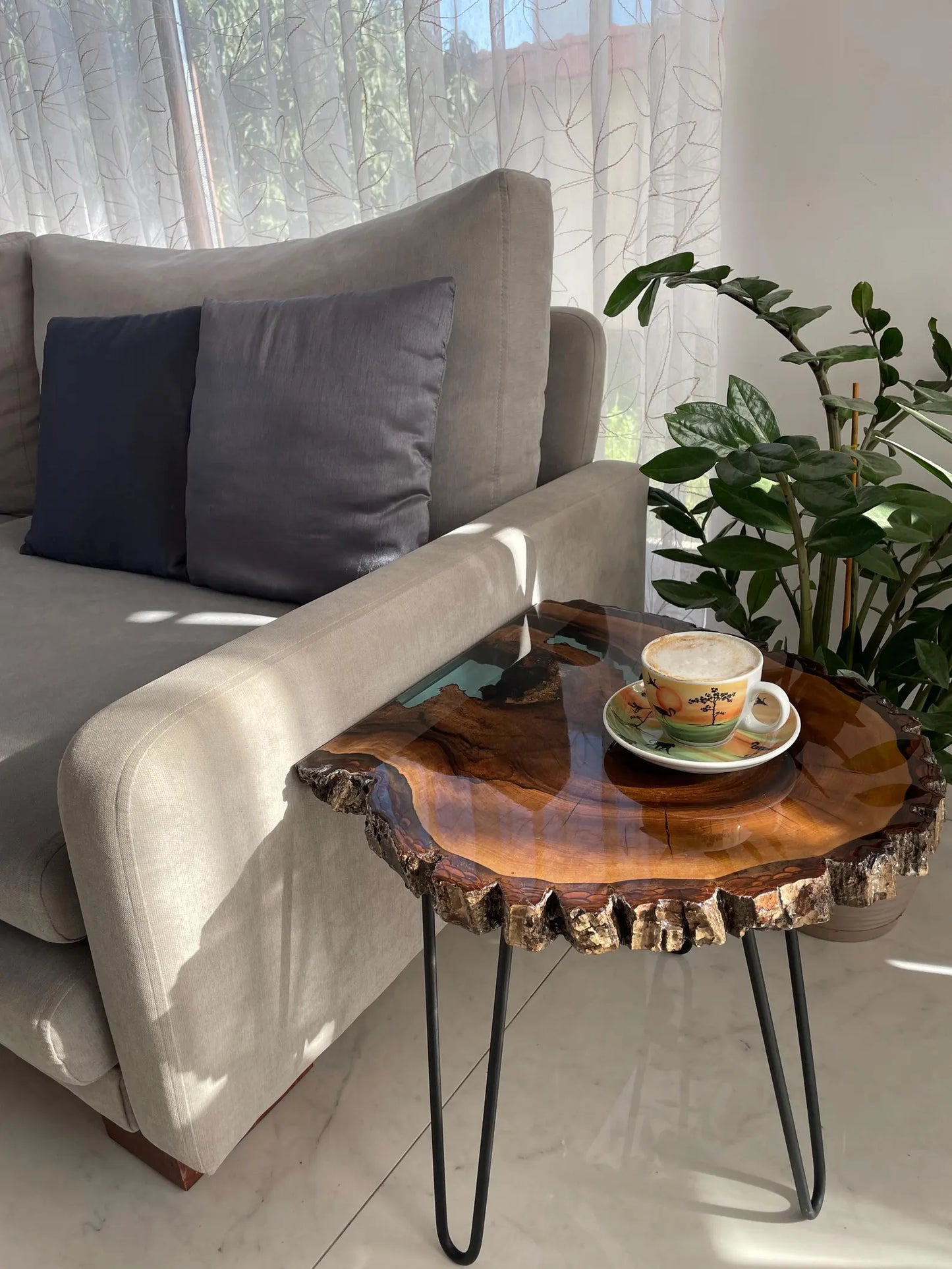 Table d'appoint en résine époxy verte