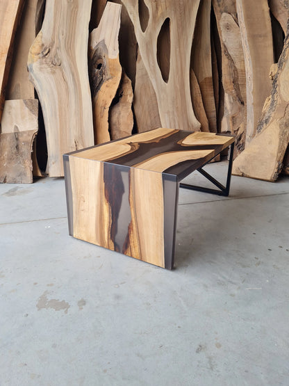 Table d'appoint en résine époxy verte