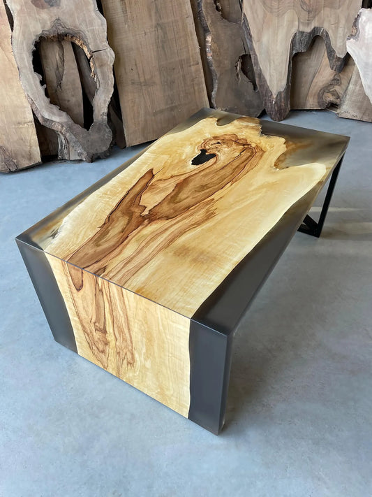 Couchtisch aus transparentem schwarzem Epoxidharz