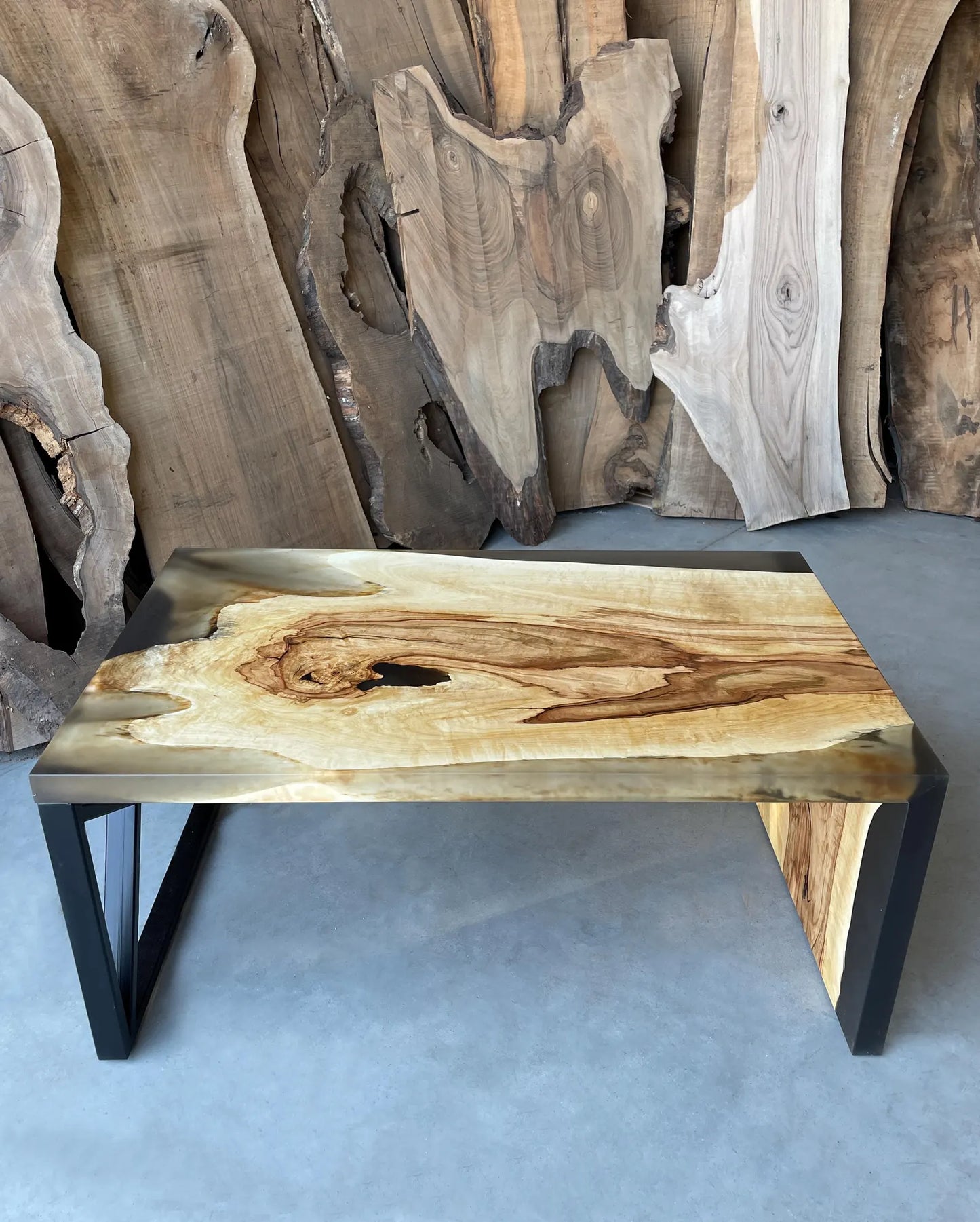 Table d'appoint en résine époxy verte