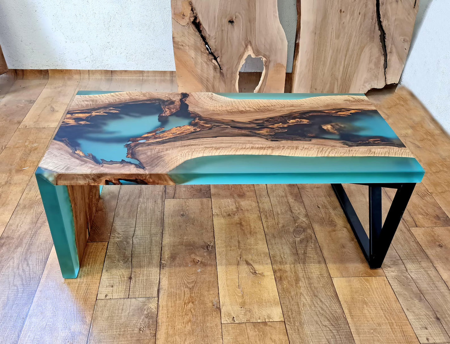 Table d'appoint en résine époxy verte