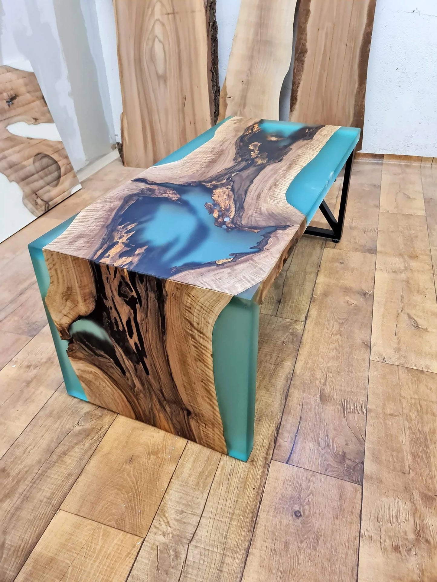 Table d'appoint en résine époxy verte