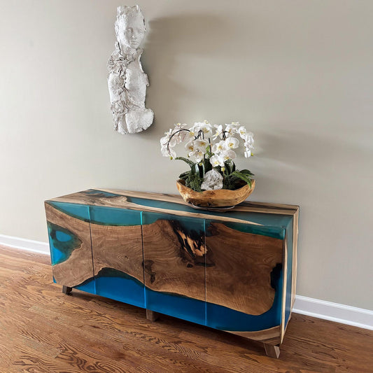 Sideboard aus Holz und Epoxidharz in Perltürkis