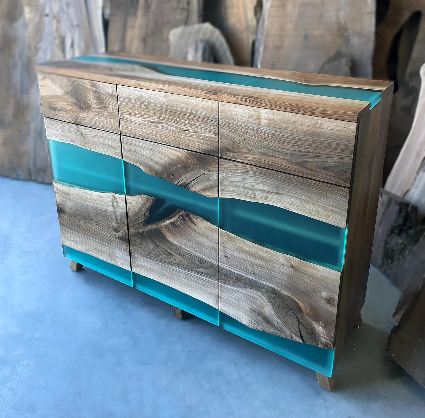 Buffet en bois et époxy bicolore
