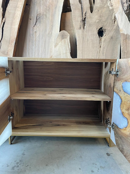 Buffet en bois et époxy bicolore